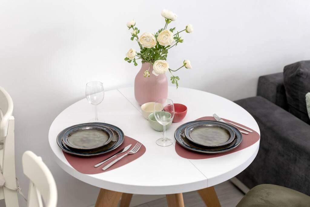 Ecru 1-bedroom With Parking And Balcony Leilighet *