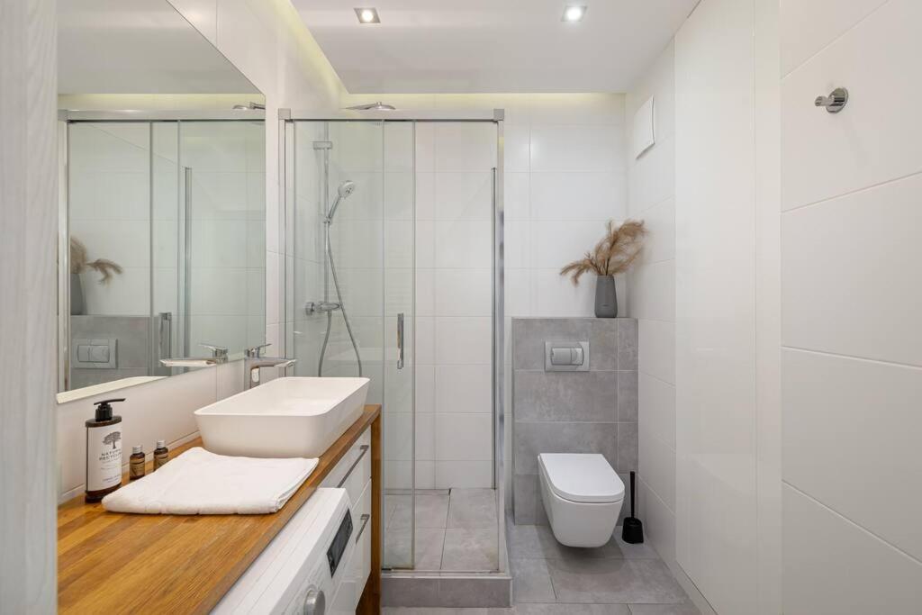 Ecru 1-bedroom With Parking And Balcony Apartament Warszawa