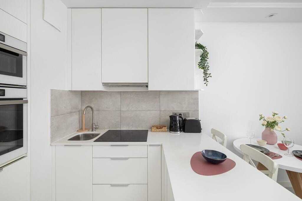 Ecru 1-bedroom With Parking And Balcony Warszawa