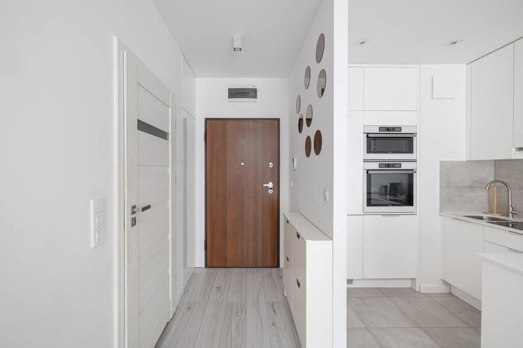 Ecru 1-bedroom With Parking And Balcony Apartament Warszawa
