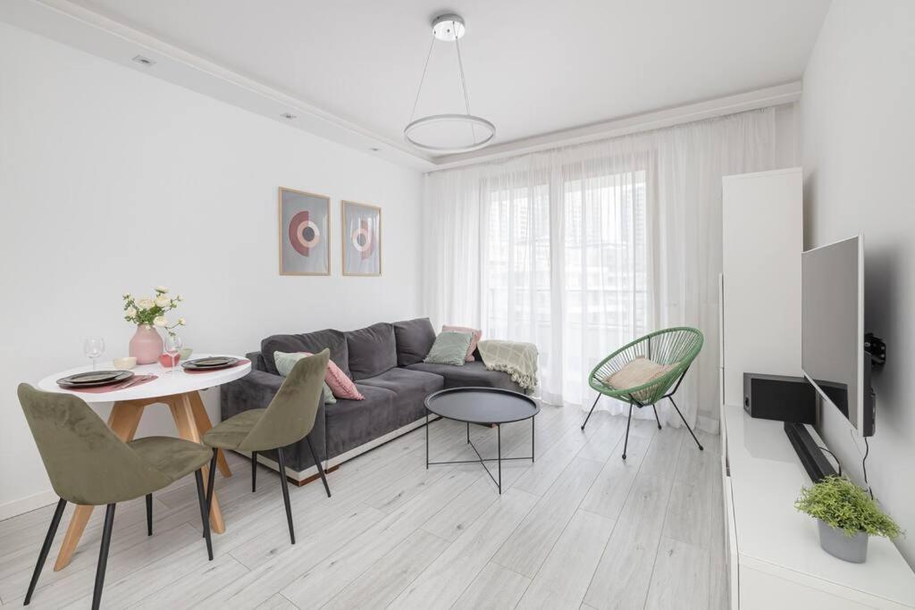 Ecru 1-bedroom With Parking And Balcony Warszawa