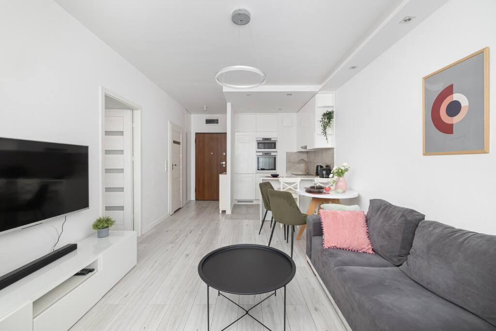 Ecru 1-bedroom With Parking And Balcony *