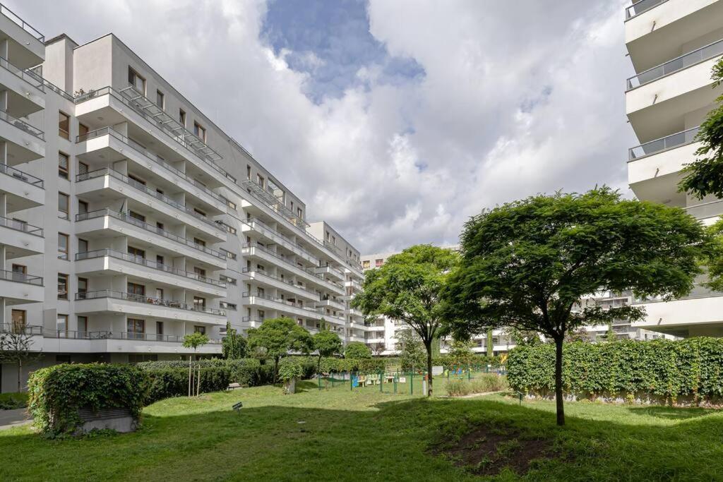 Ecru 1-bedroom With Parking And Balcony Apartament Warszawa